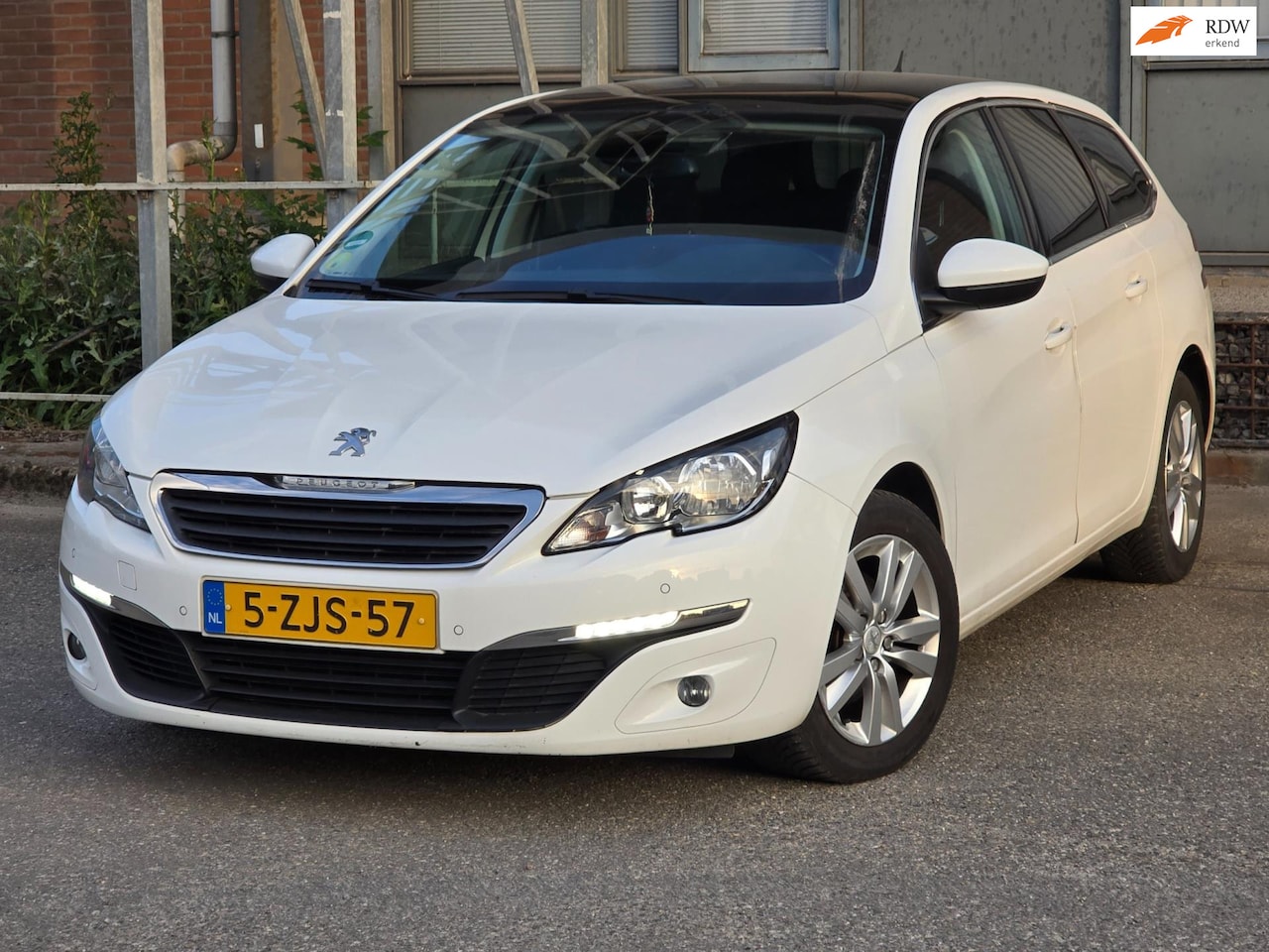 Peugeot 308 SW - 1.6 BlueHDI Blue Lease Limited 1.6 BlueHDI Blue Lease Limited - AutoWereld.nl