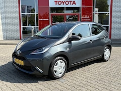 Toyota Aygo X - X-FUN 5-DEURS NL-AUTO AIRCO AFN-TREKHAAK BLUETOOTH STUURWIEL-BED