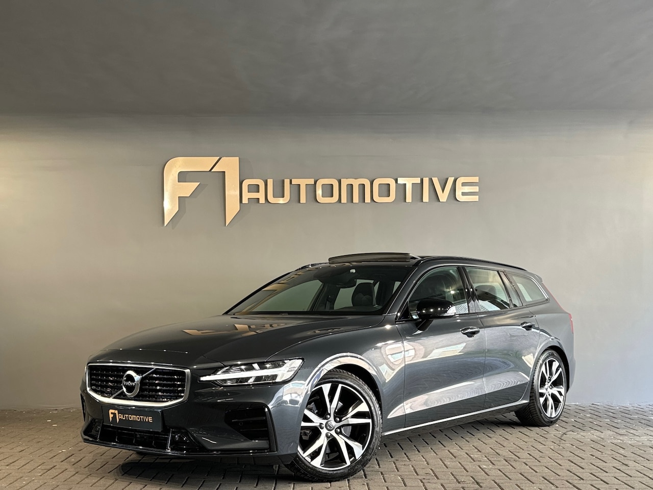 Volvo V60 - 2.0 T4 R-Design Pano|Harman/Kardon|Memory|Leer|VOL - AutoWereld.nl