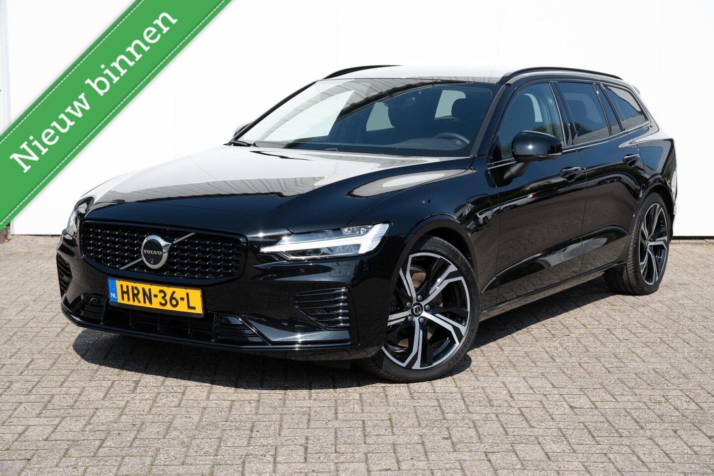 Volvo V60 - T6 Plug-in hybrid AWD Plus Dark | 360 camera | 19" - AutoWereld.nl