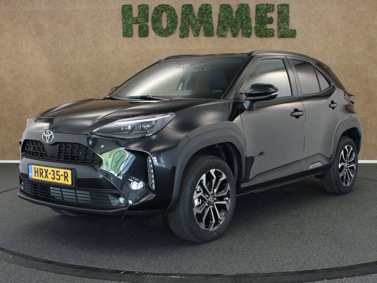 Toyota Yaris Cross - 1.5 Hybrid 130 Business Plus - DODEHOEK DETECTIE - 17 INCH LICHT METALEN VELGEN - NAVIGATI - AutoWereld.nl