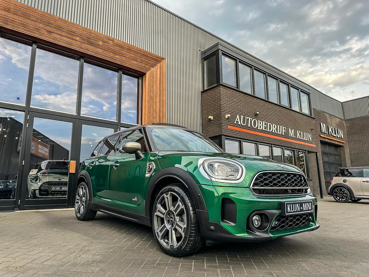 MINI Countryman - Mini 2.0 Cooper S E ALL4 MINI Yours 220PK/Pano/Camera/19"/Head up/Btw - AutoWereld.nl