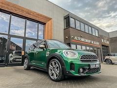 MINI Countryman - 2.0 Cooper S E ALL4 Yours 220PK/Pano/Camera/19"/Head up/Btw