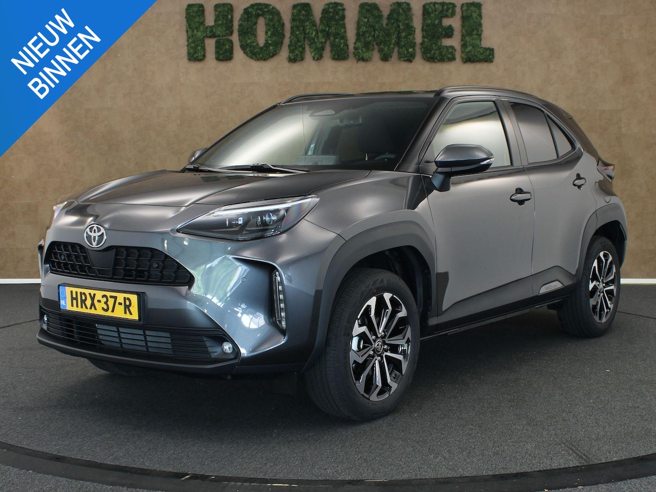 Toyota Yaris Cross - 1.5 Hybrid 130 Business Plus - DODEHOEK DETECTIE - 17 INCH LICHT METALEN VELGEN - NAVIGATI - AutoWereld.nl