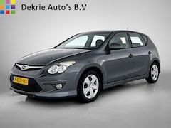 Hyundai i30 - 1.4i Blue Dynamic 5drs / Airco / Elec. pakket / Usb-Radio-cd / Centr.port.vergr / Apk nieu