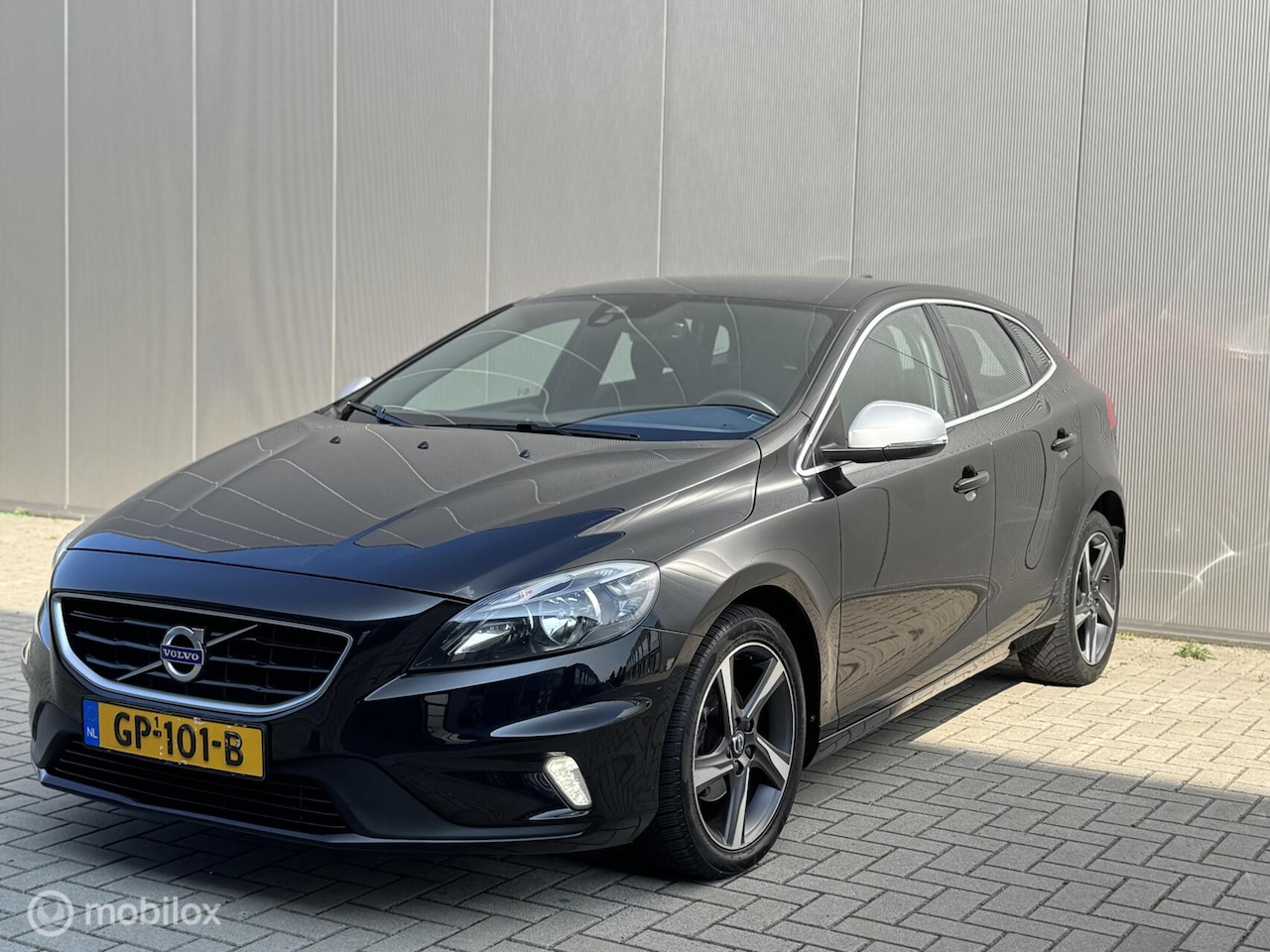 Volvo V40 - 2.0 D2 R-Design 2.0 D2 R-Design, Cruise, A/C, NAP, Netjes! - AutoWereld.nl