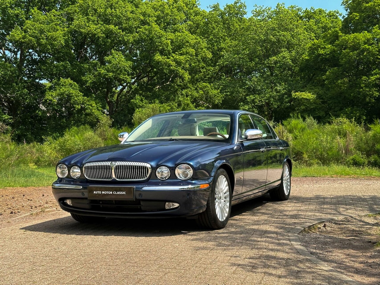 Daimler Super Eight - 4.2 V8 S/C | Indigo Blue | Youngtimer - AutoWereld.nl