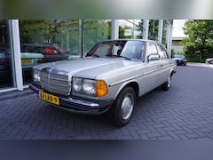Mercedes-Benz 200-280 (W123) - 200
