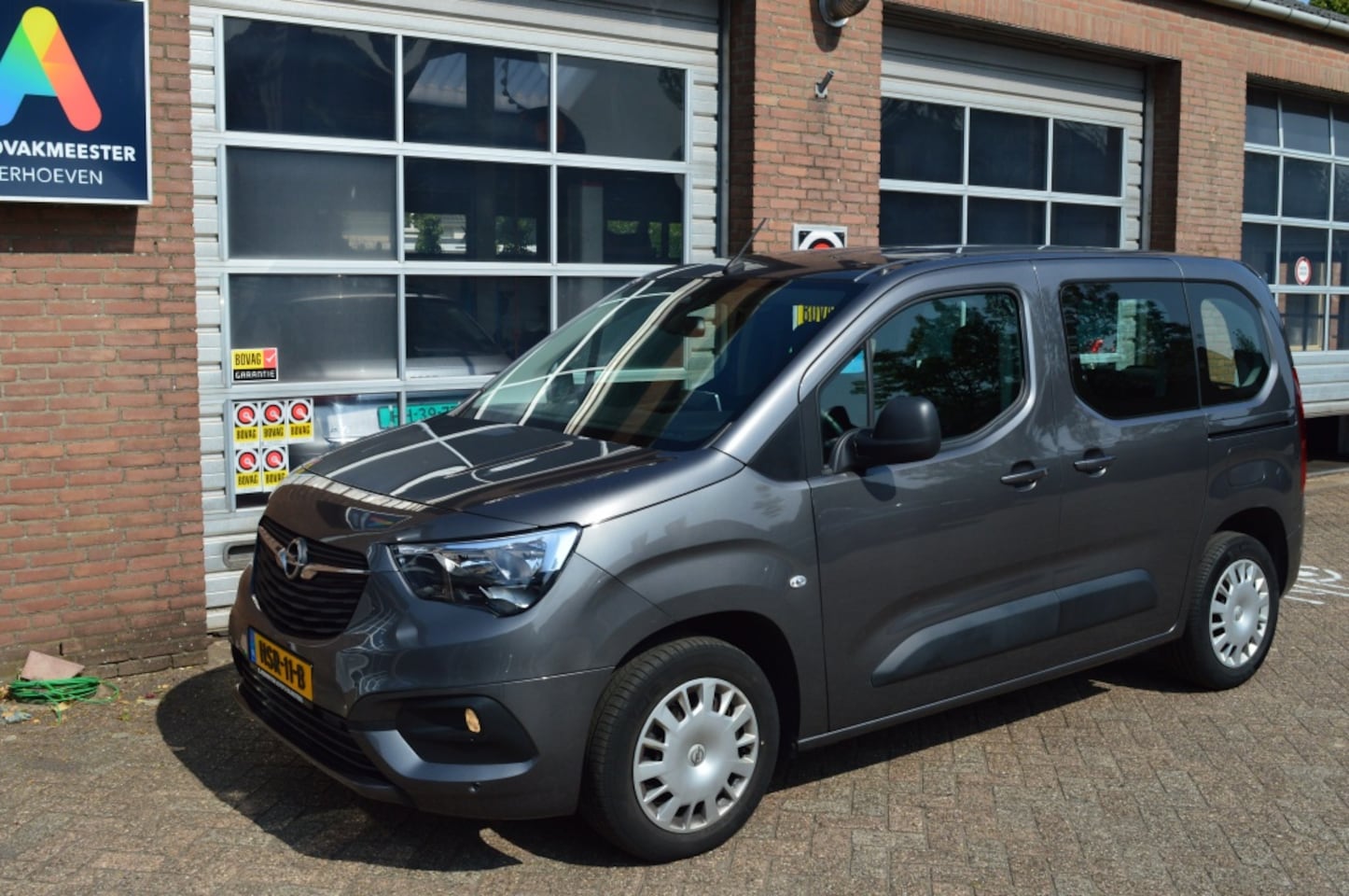 Opel Combo Life - 1.2 T. L1H1 Edition - AutoWereld.nl