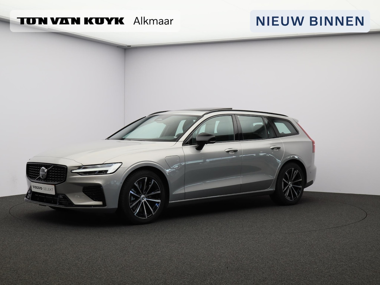 Volvo V60 - 2.0 T6 Plug-in hybrid AWD Plus Dark / Trekhaak / Pan. dak / 360 camera / Stoel+stuur+achte - AutoWereld.nl
