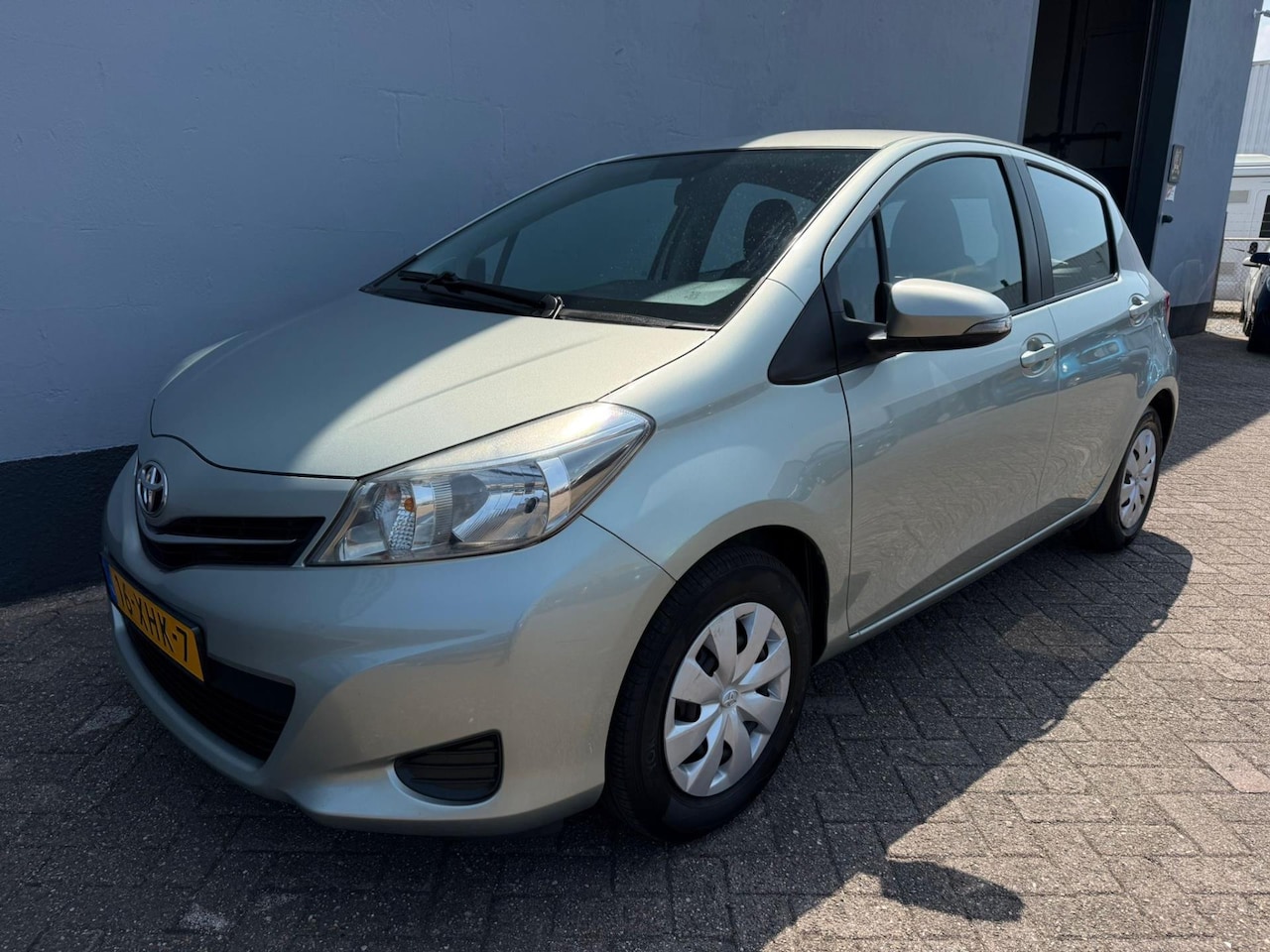 Toyota Yaris - 1.0 VVT-i Aspiration - Airco - Achteruitrijcamera - AutoWereld.nl