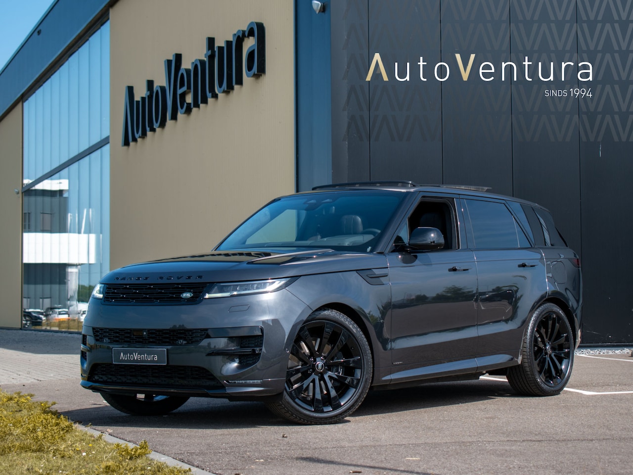 Land Rover Range Rover Sport - 3.0 P460e SE PHEV Trekhaak l Schuif- /kantel Pano l Stoelventilatie l Black Pack l  23" In - AutoWereld.nl