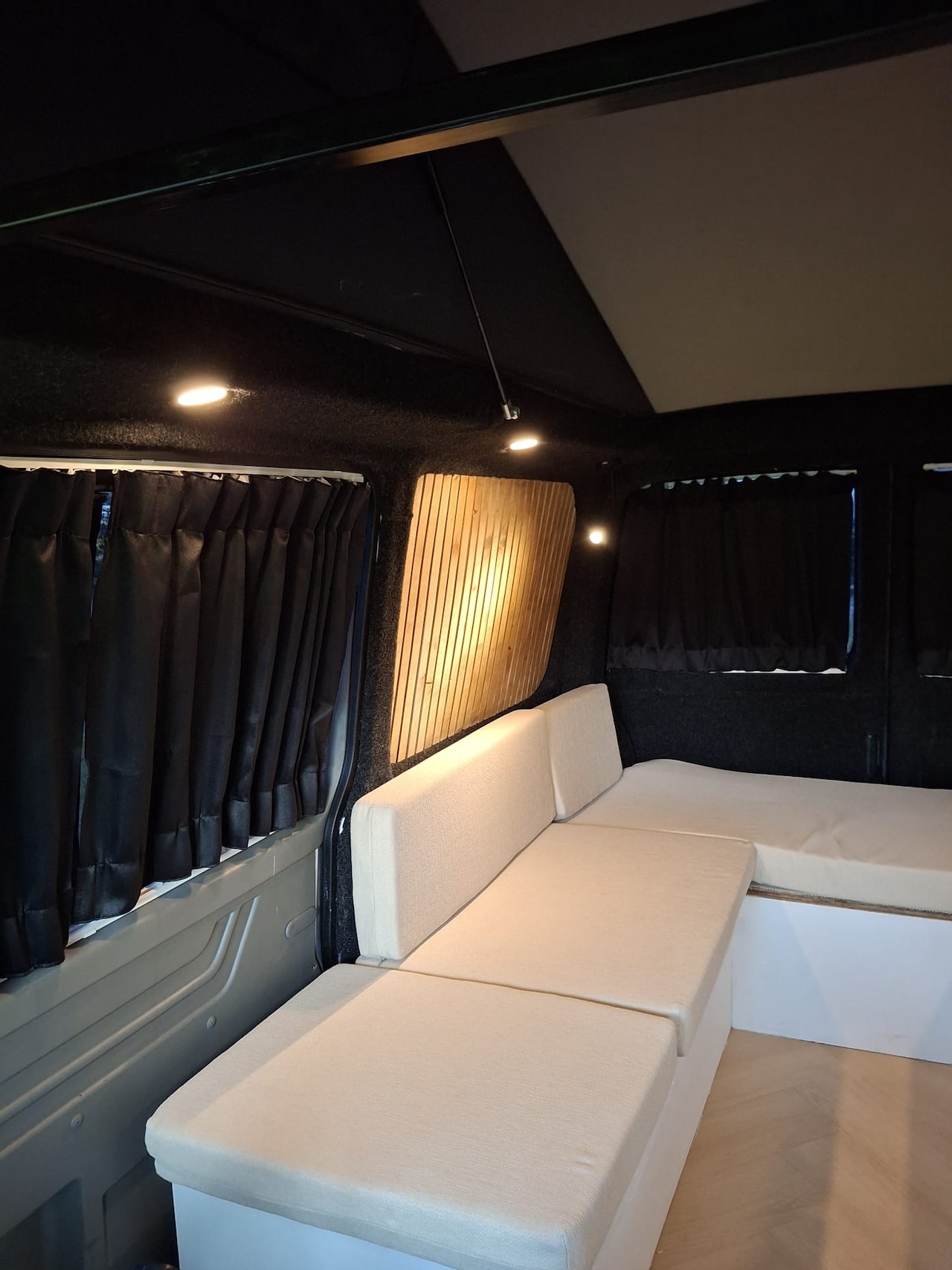 Volkswagen Transporter - 2.5 TDI 300 Budgetline DC Camperbus - AutoWereld.nl