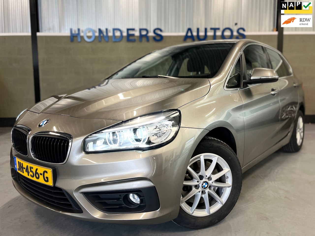 BMW 2-serie Active Tourer - 218i Centennial Executive I TREKHAAK I NAP I NAVIGATIE I CLIMA I PARKEERSENSOR I CRUISECON - AutoWereld.nl