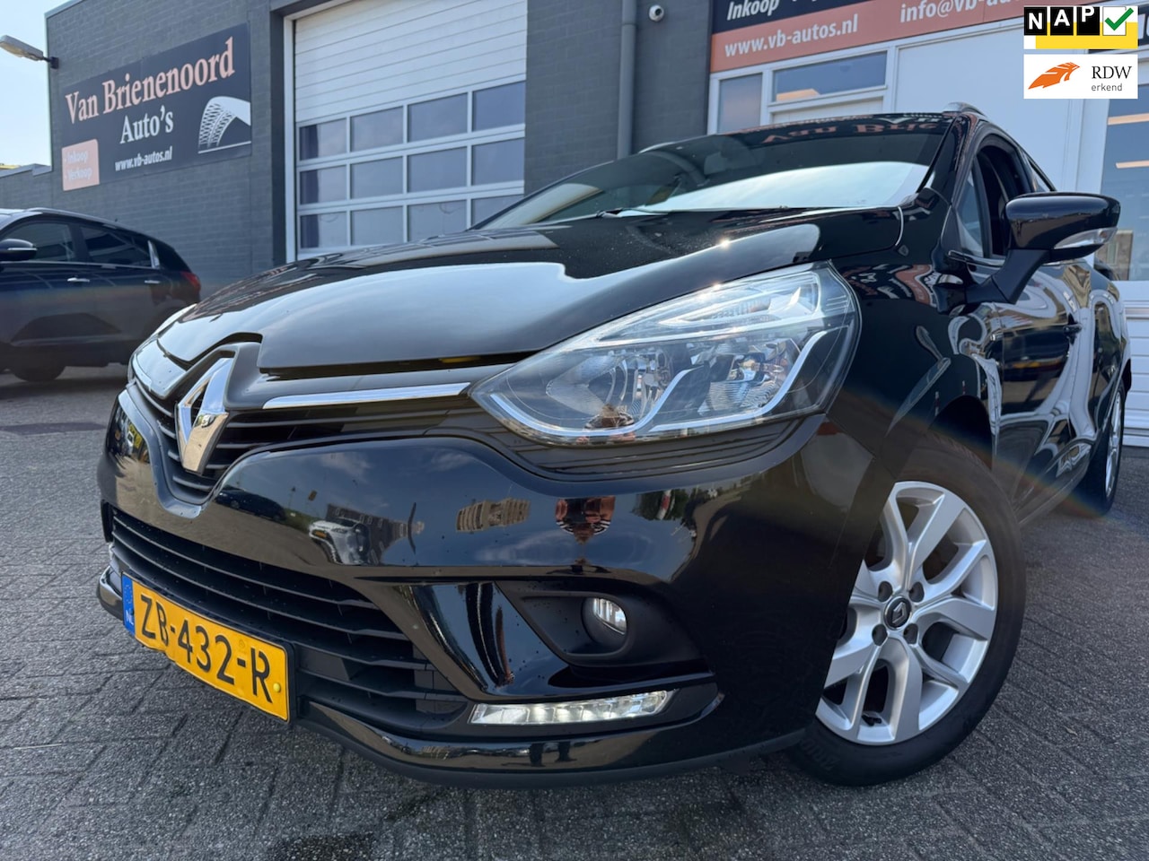 Renault Clio Estate - 0.9 TCe Limited met parkeersensoren en navigatie en bluetooth telefoon / media en airco - AutoWereld.nl
