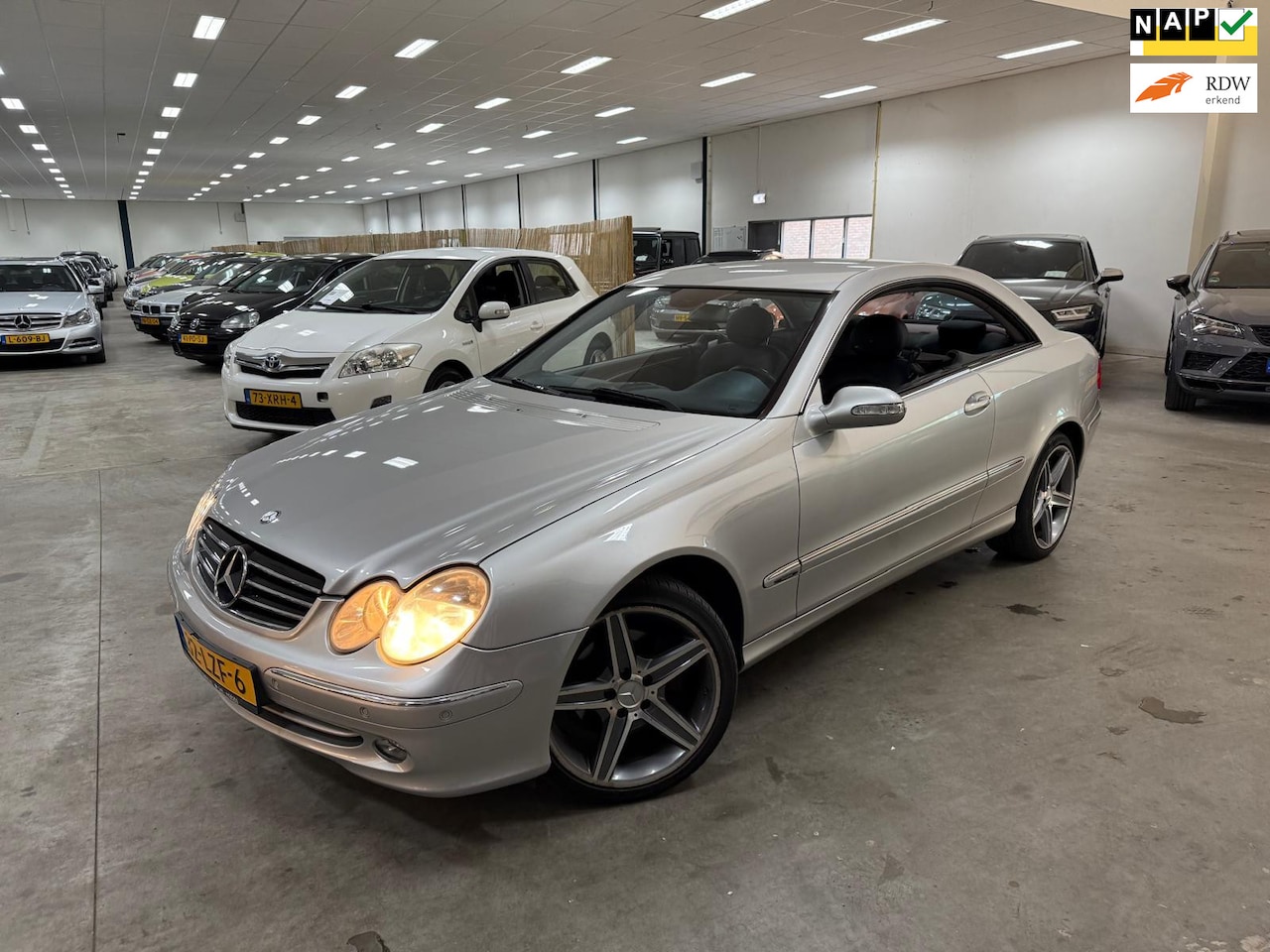 Mercedes-Benz CLK-klasse Coupé - 320 Elegance / AUTOMAAT / RIJDT SCHAKELT GOED - AutoWereld.nl