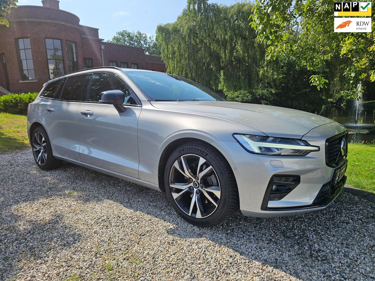 Volvo V60 - 2.0 B4 Plus Dark PANO/leer/AIRCO/cruise - AutoWereld.nl