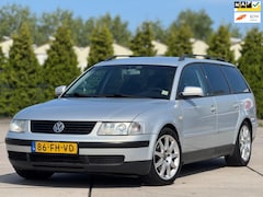 Volkswagen Passat Variant - 2.8 V6 Highline 4Motion | Climate Control | Sportstoelen | Trekhaak | Cruise control