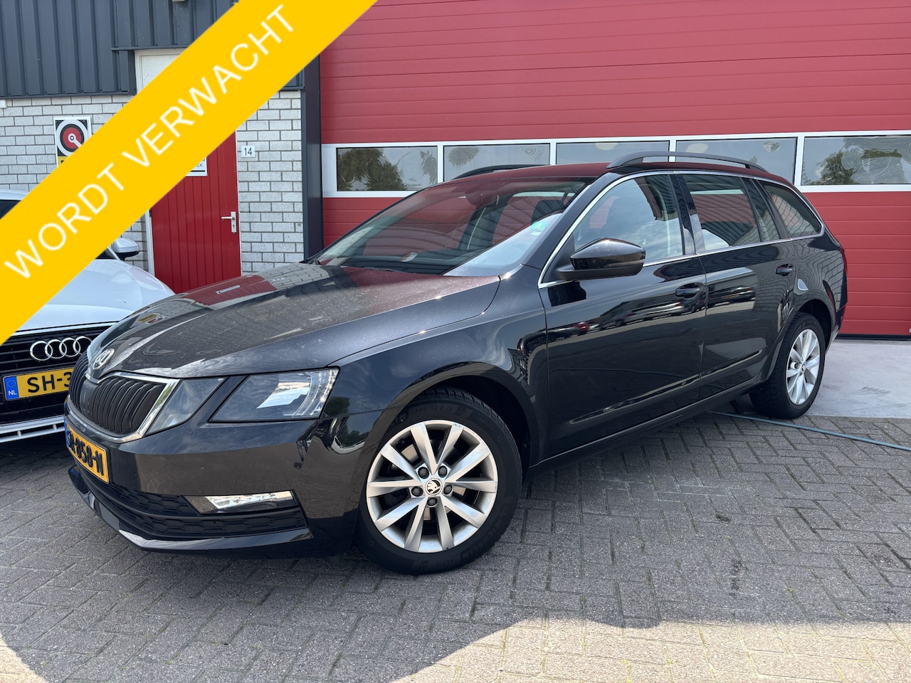 Skoda Octavia Combi - 1.6 TDI Greentech Ambition Business 1500KG TREK / TREKHAAK / NAVI / CLIMA / PDC / BLUETOOT - AutoWereld.nl