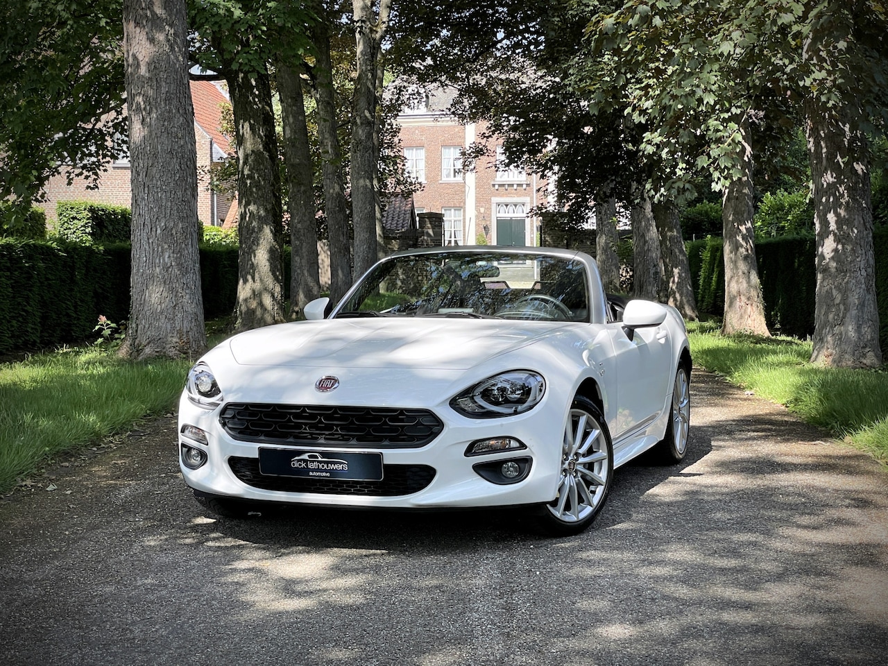 Fiat 124 Spider - 1.4 MultiAir Turbo Lusso / LEDER / NAVI / BOSE / KEYLESS / CAMERA / VOL!!! - AutoWereld.nl