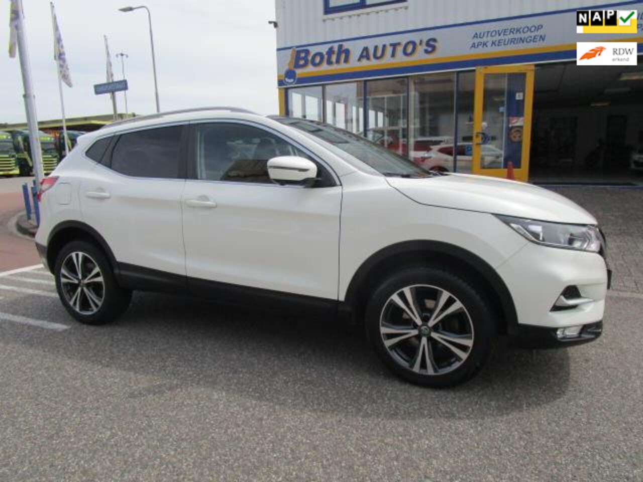 Nissan Qashqai - 1.2 N-Connecta panoramadak camera - AutoWereld.nl