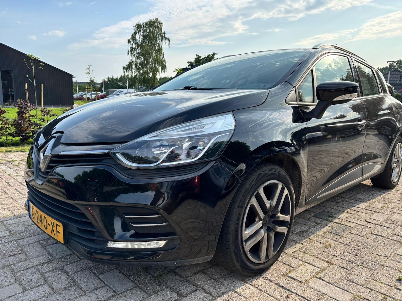 Renault Clio Estate - 0.9 TCe Zen Navi Cruise Airco - AutoWereld.nl