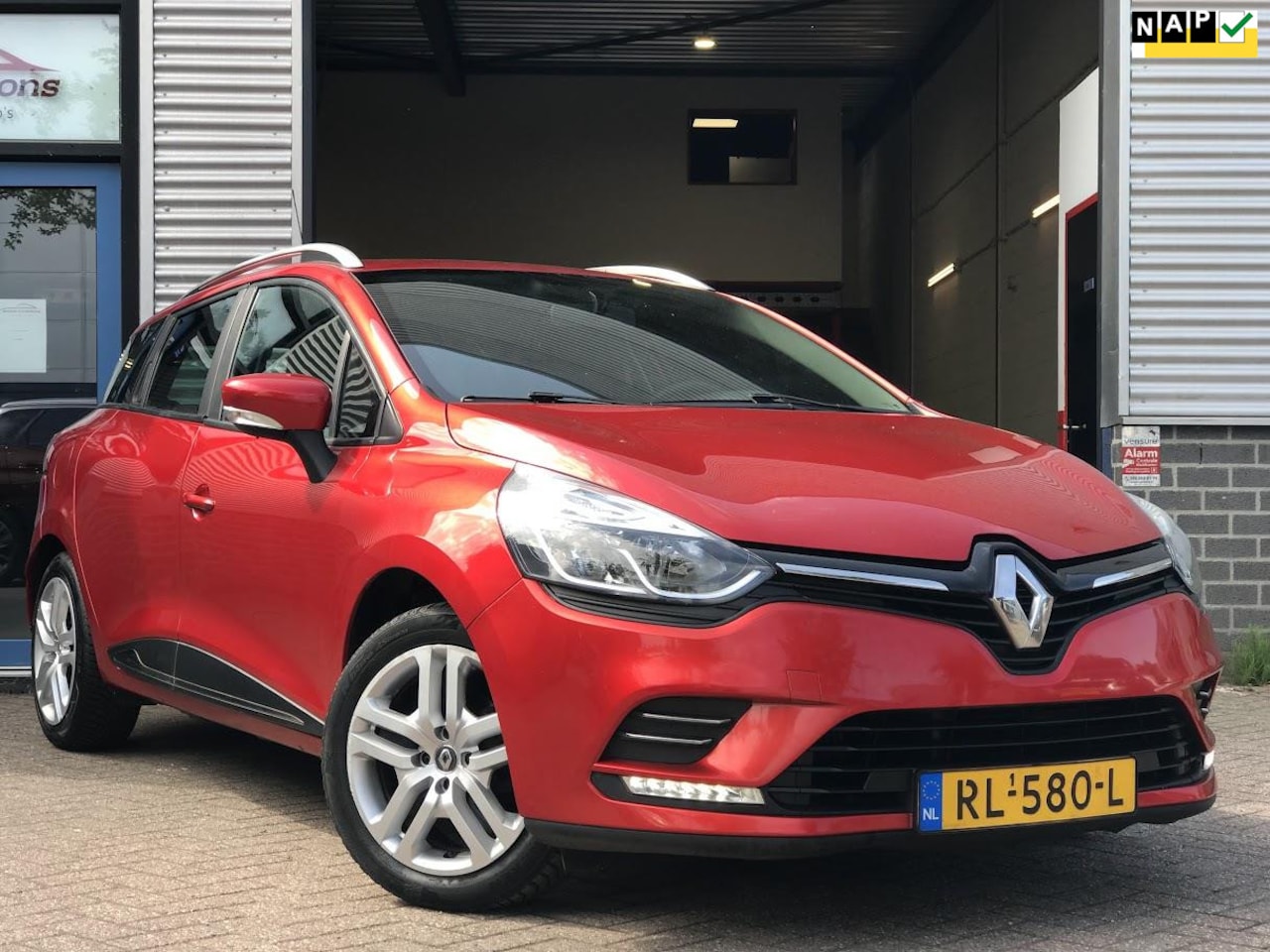 Renault Clio Estate - 0.9 TCe Zen Airco|Cruise|Navi|LED - AutoWereld.nl