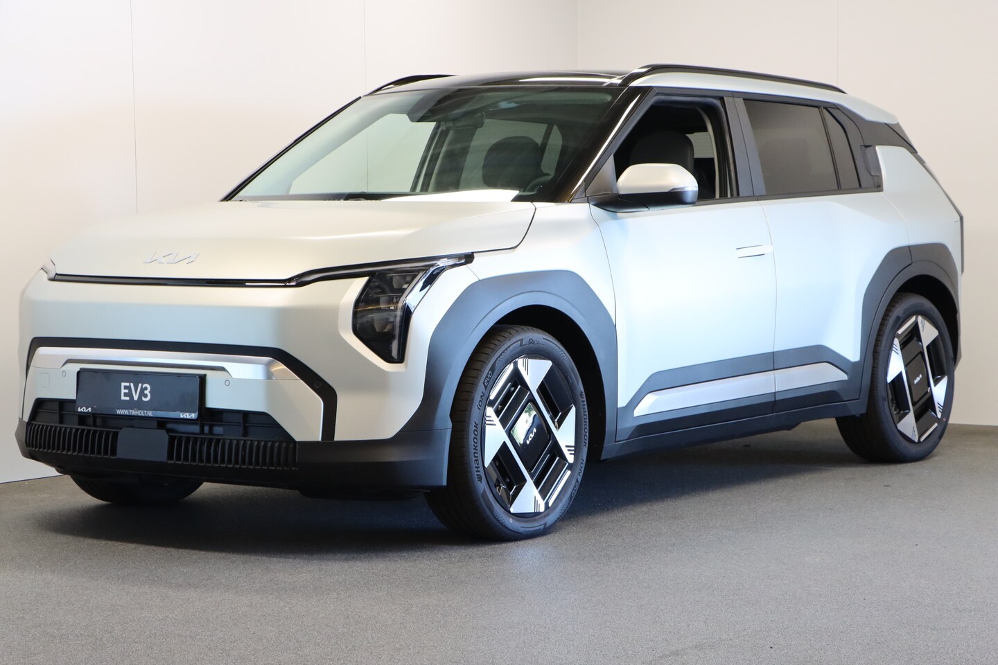 Kia EV3 - Plus Advanced 81.4 kWh Direct Uit Voorraad Leverbaar - AutoWereld.nl