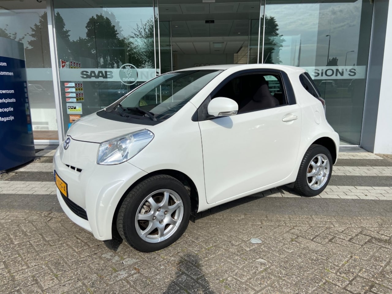Toyota iQ - 1.0 VVTi Comfort 1.0 VVTi Comfort - AutoWereld.nl