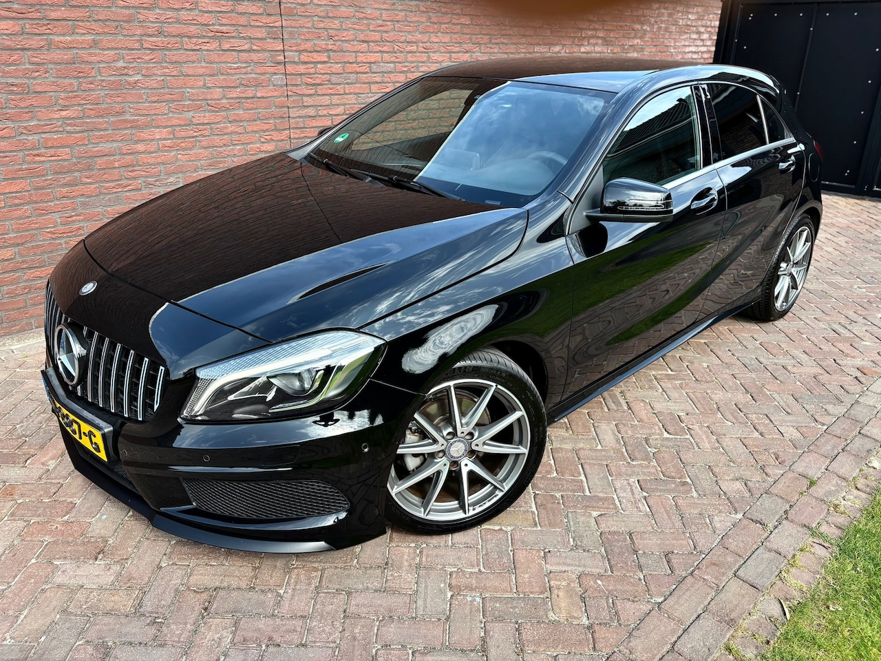Mercedes-Benz A-klasse - 180 AMG Automaat LED Navi - AutoWereld.nl