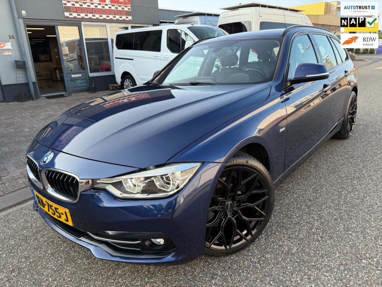 BMW 3-serie Touring - 2.0D AUTOMAAT SPORT VOL-LEDER 19INCH-VOSSEN NAP NAVI - AutoWereld.nl