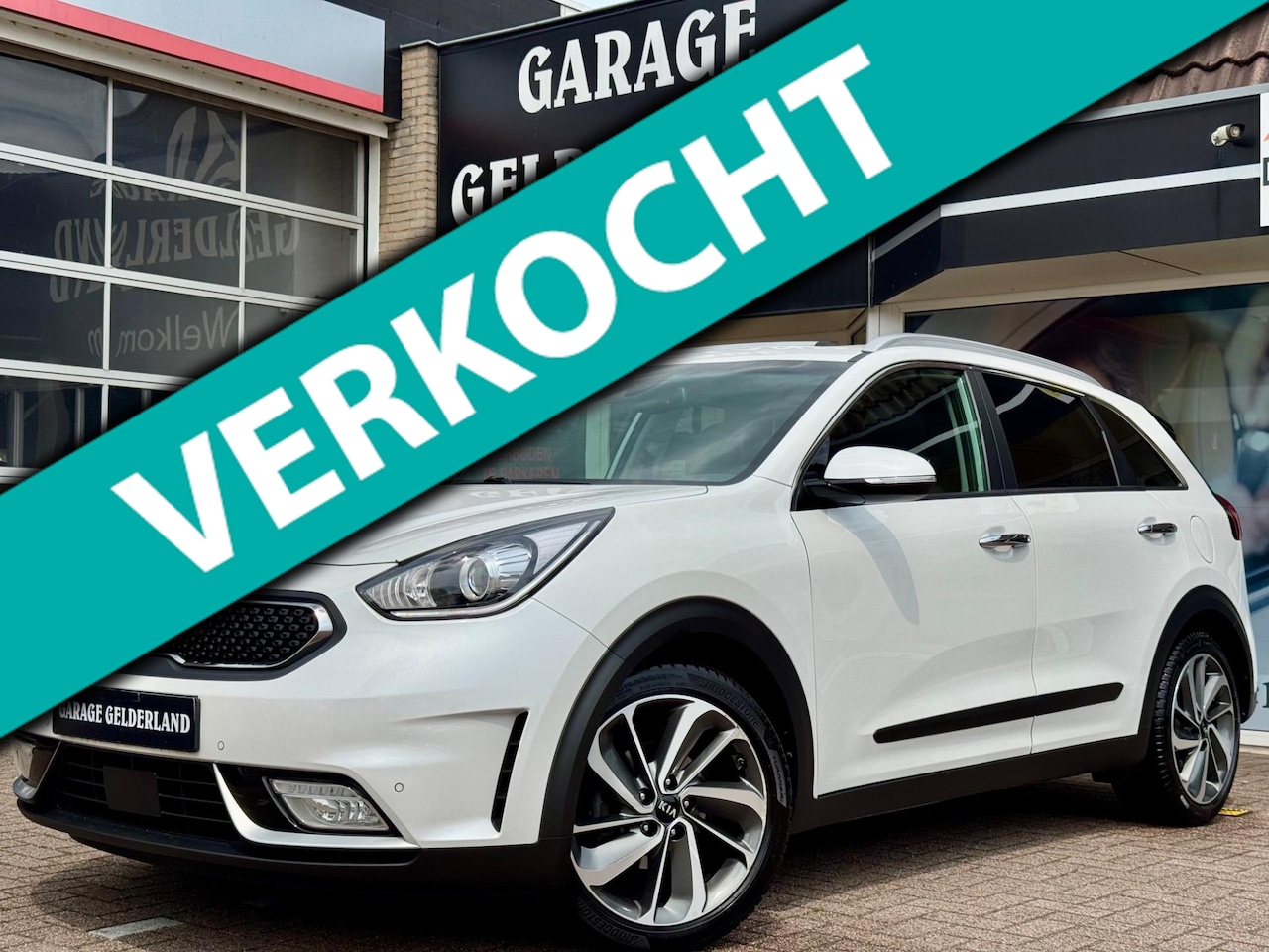 Kia Niro - 1.6 Hybrid Executive | Pano | Xenon | Full-Led | Leder | Navi | Camera | Cruise | Climate - AutoWereld.nl