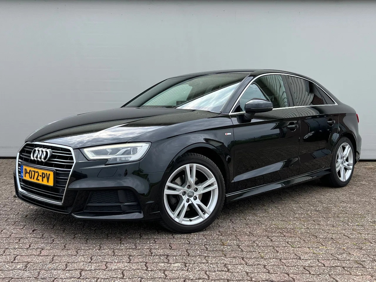 Audi A3 - 35TFSI 150 PK, S-Line, Camera, Keyless, Trekhaak, NIeuwstaat! - AutoWereld.nl