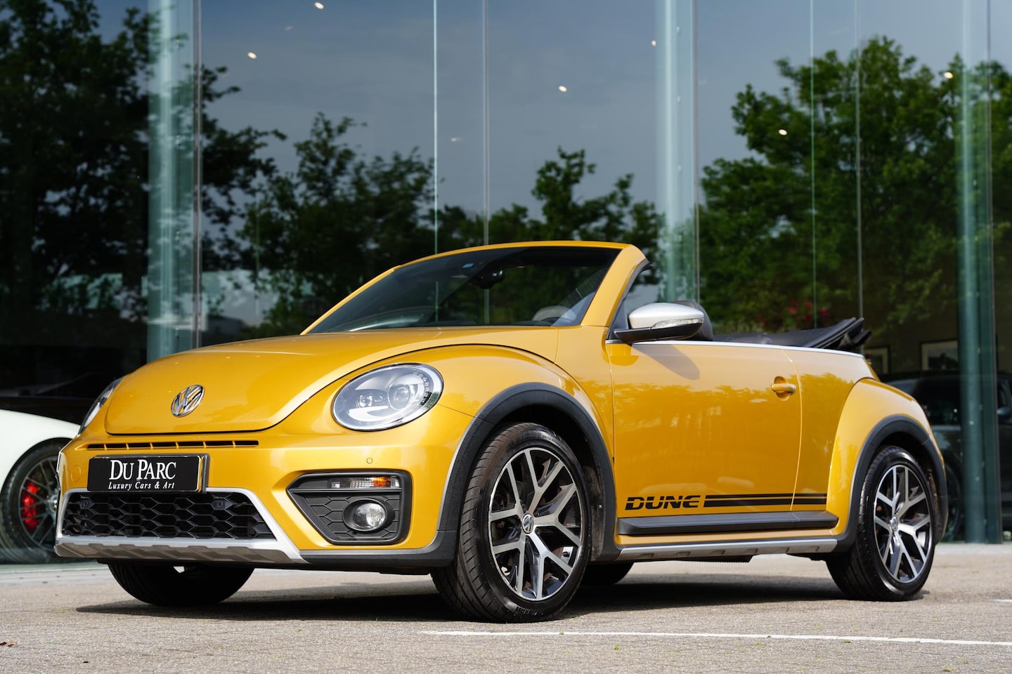 Volkswagen Beetle Cabriolet - 1.4 TSI Dune Fender Surround - AutoWereld.nl