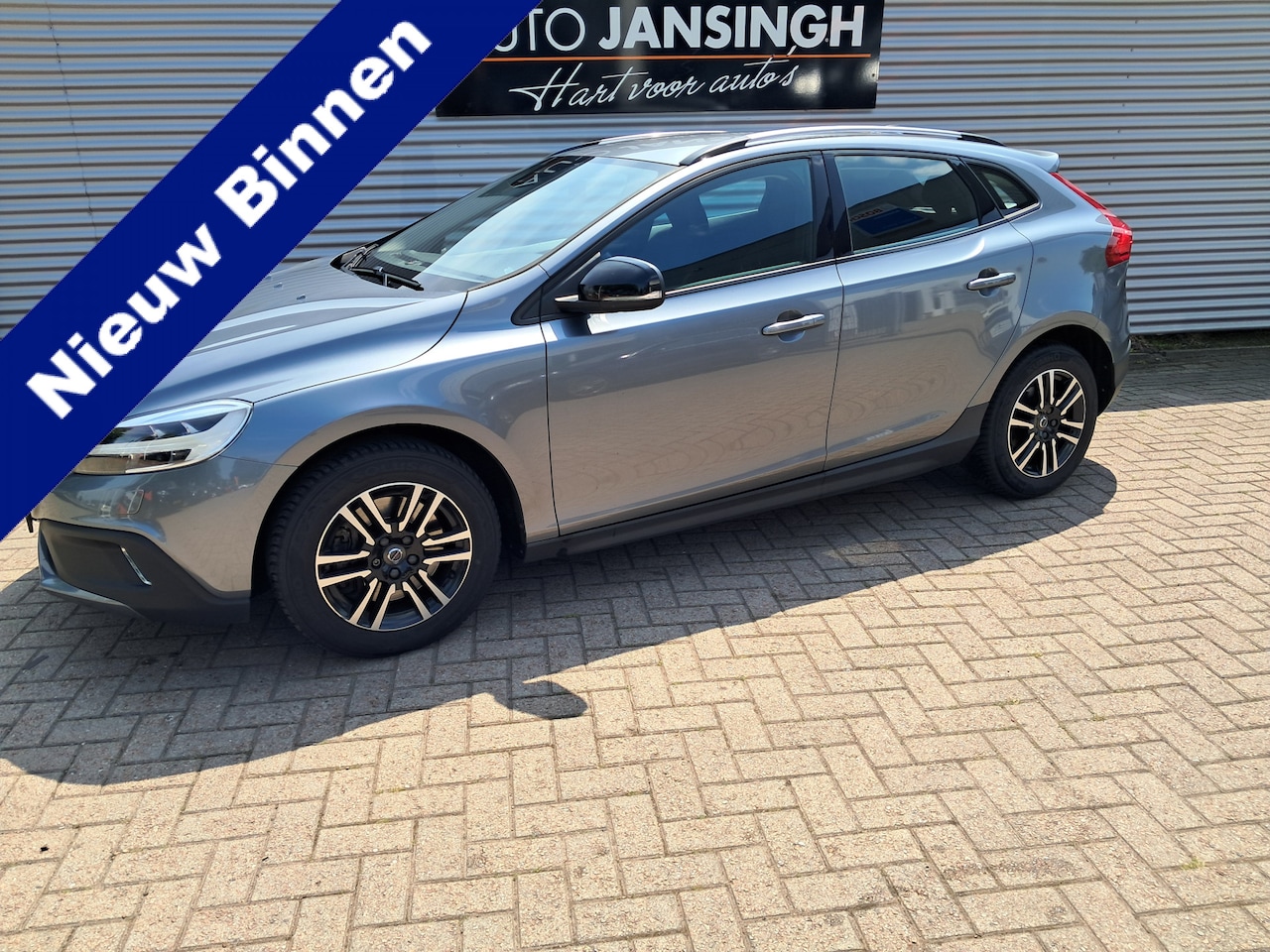 Volvo V40 Cross Country - 2.0 T3 Momentum | Clima | Cruise | Camera | Navigatie | Trekhaak | LM Velgen | Ndl auto | - AutoWereld.nl