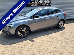 Volvo V40 Cross Country - 2.0 T3 Momentum | Clima | Cruise | Camera | Navigatie | Trekhaak | LM Velgen | Ndl auto |