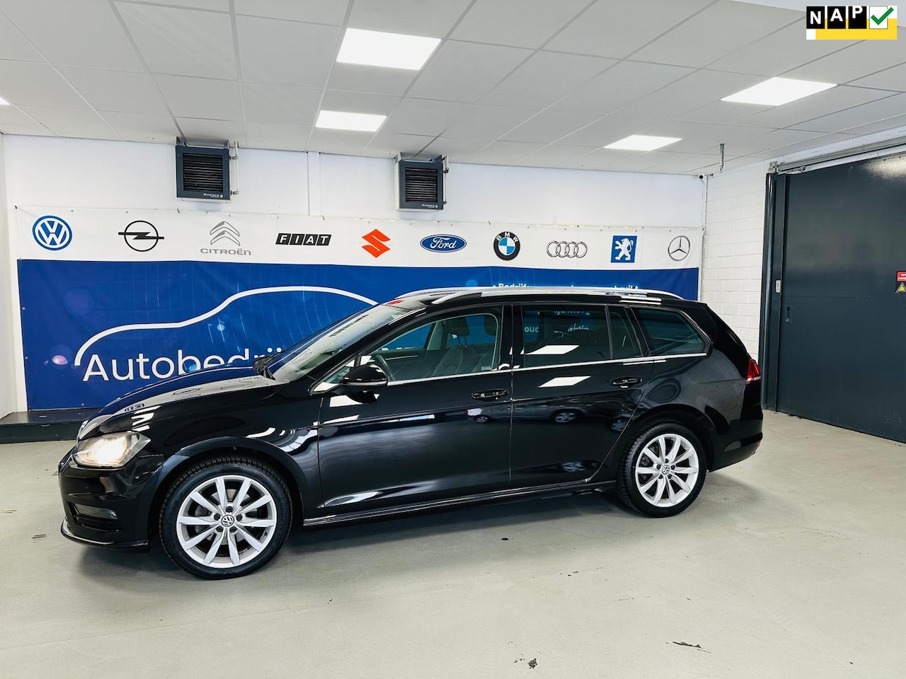 Volkswagen Golf Variant - 1.2 TSI Business Edition Connected R AUTOMAAT/CRUISE/AIRCO/CAMERA - AutoWereld.nl