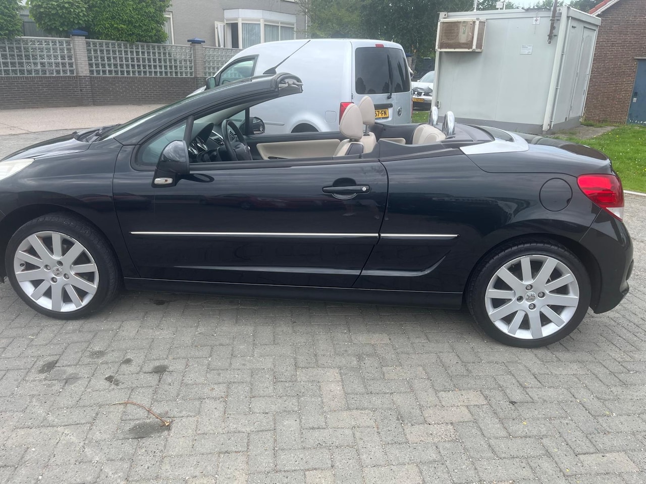 Peugeot 207 CC - 1.6 VTi Griffe clima leer - AutoWereld.nl