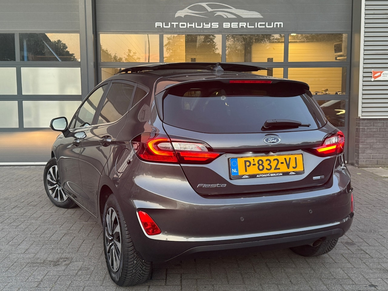 Ford Fiesta - 1.0 EcoBoost Hybrid Titanium X|PANO|LAGE KM|CARPLAY|APK NIEUW - AutoWereld.nl