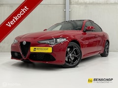 Alfa Romeo Giulia - 2.0 AWD Veloce Schuifdak Navi Camera Leer 19 Inch Harman Kardon Xenon