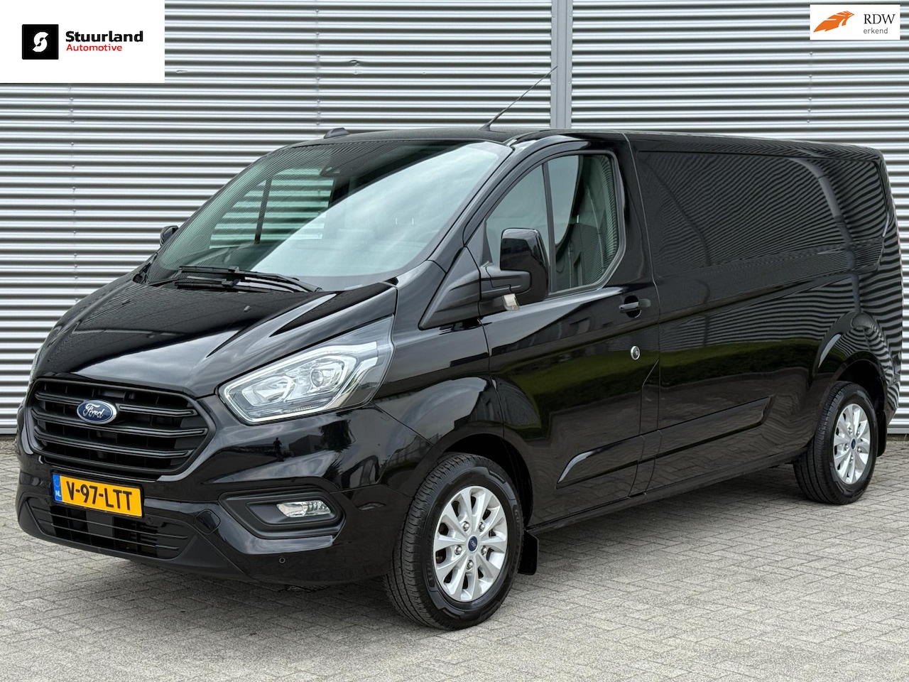 Ford Transit Custom - 320 2.0 TDCI L2H1 130pk Airco/ Stoelverw./ Camera/ 2x PDC/ 3zits/ Trekhaak/ - AutoWereld.nl