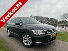 Volkswagen Tiguan - 1.4 TSI Connected Series Pano / Trekhaak / Nieuwstaat