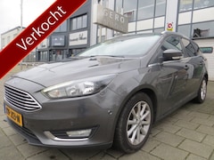 Ford Focus Wagon - 1.0 Titanium station vol opties , oa airco ecc , stuurverwarming etc