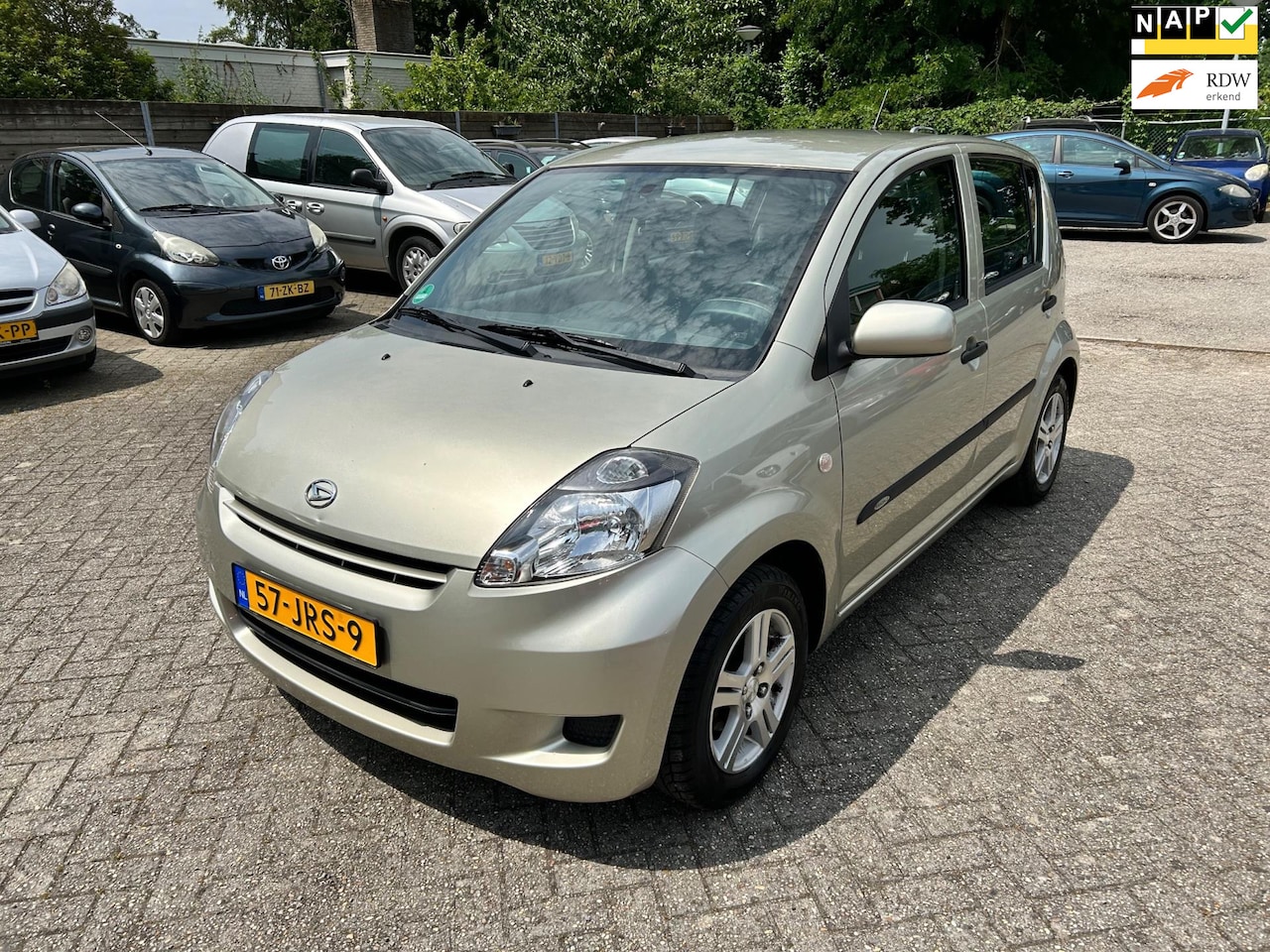 Daihatsu Sirion 2 - 1.0-12V Premium//nette auto//koude airco - AutoWereld.nl