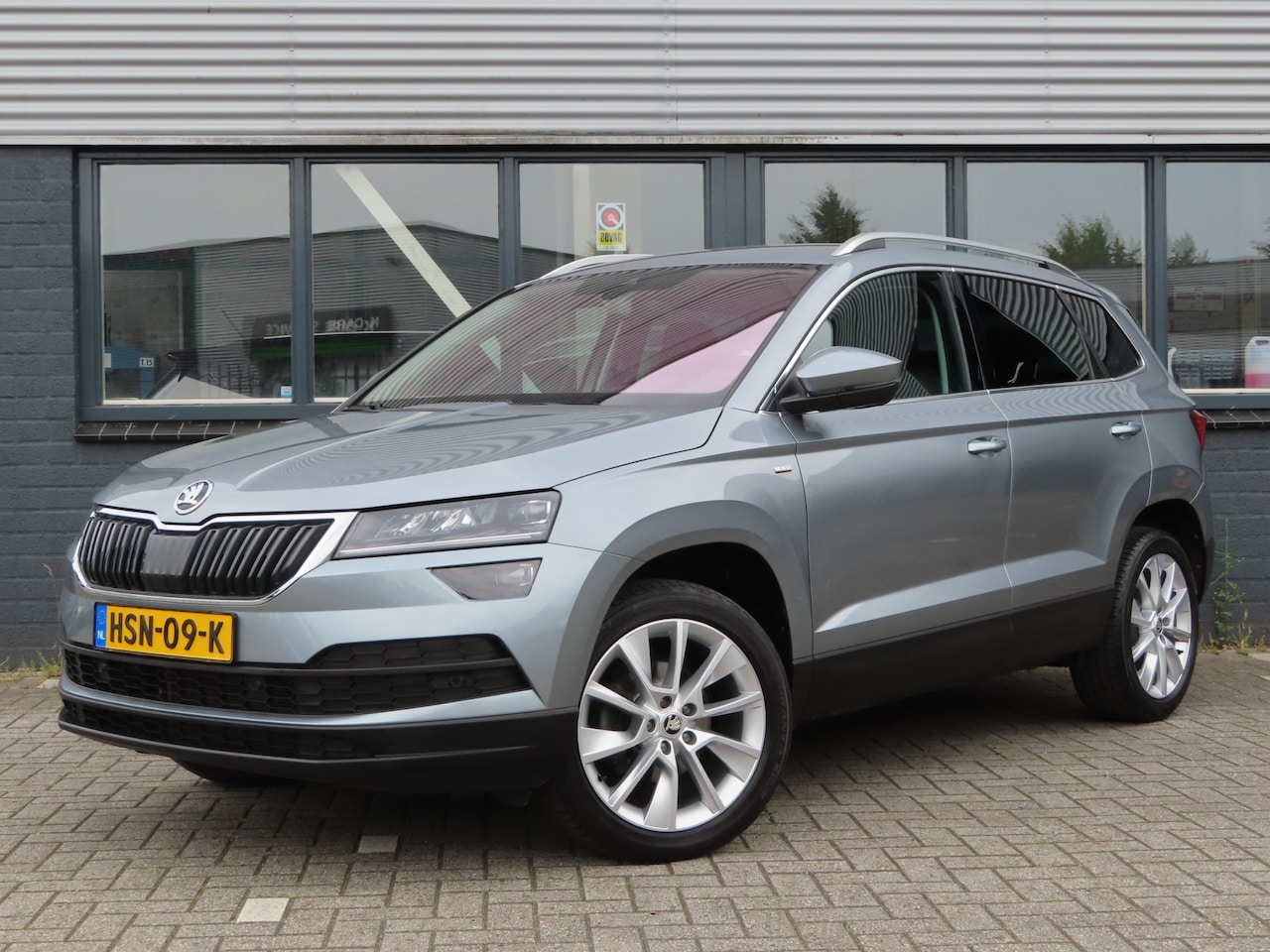 Skoda Karoq - 1.5 TSI ACT Business Edition DSG | trekhaak wegklapbaar | adaptive cruise | verwarmbare vo - AutoWereld.nl
