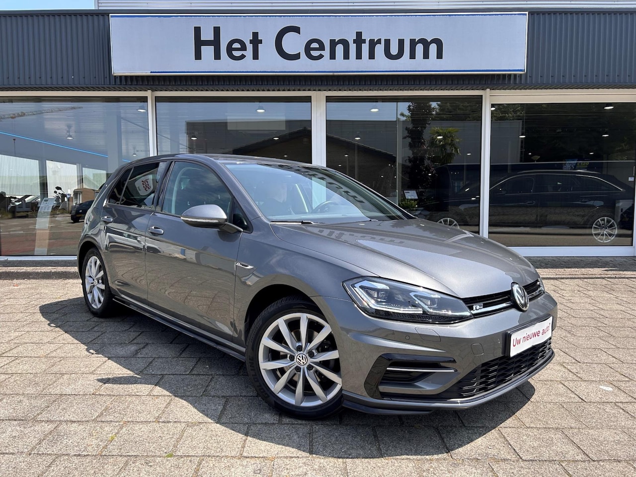 Volkswagen Golf - 1.5 TSI Highline - R-Line ext. - LED - Stoelverwarming - Alcantara -Navi - AutoWereld.nl