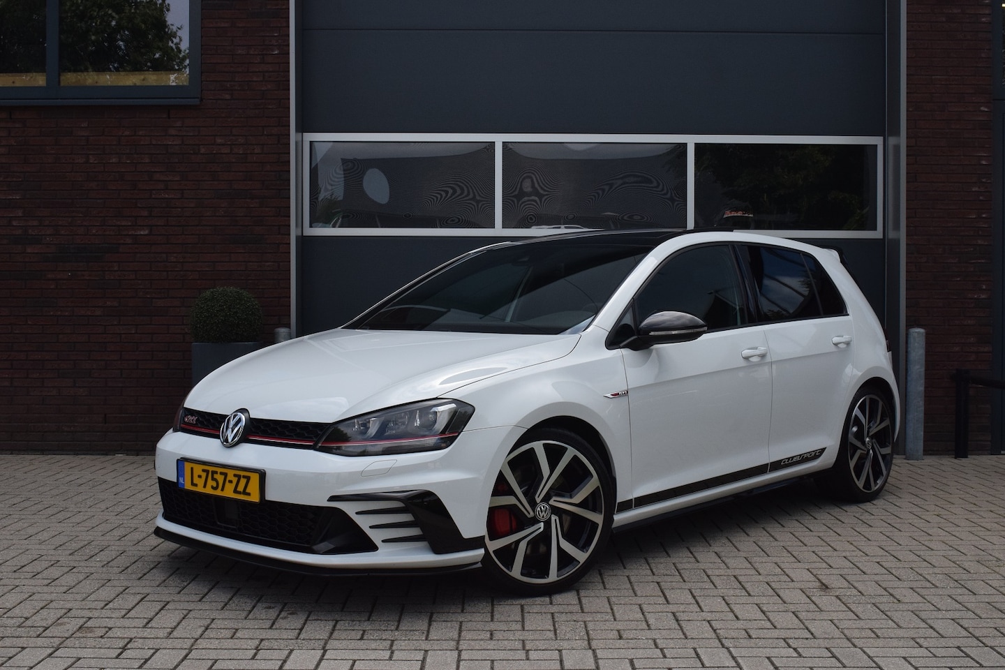 Volkswagen Golf - GTI Clubsport 2.0 TSI 265pk DSG | Schaalstoelen | Panoramadak - AutoWereld.nl