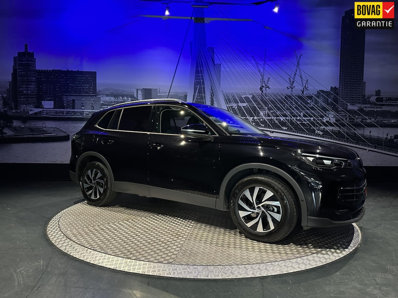 Volkswagen Tiguan - 1.5 eTSI Life Edition *WinterPack*LEDPlus*Keyless*PrivGlass* - AutoWereld.nl