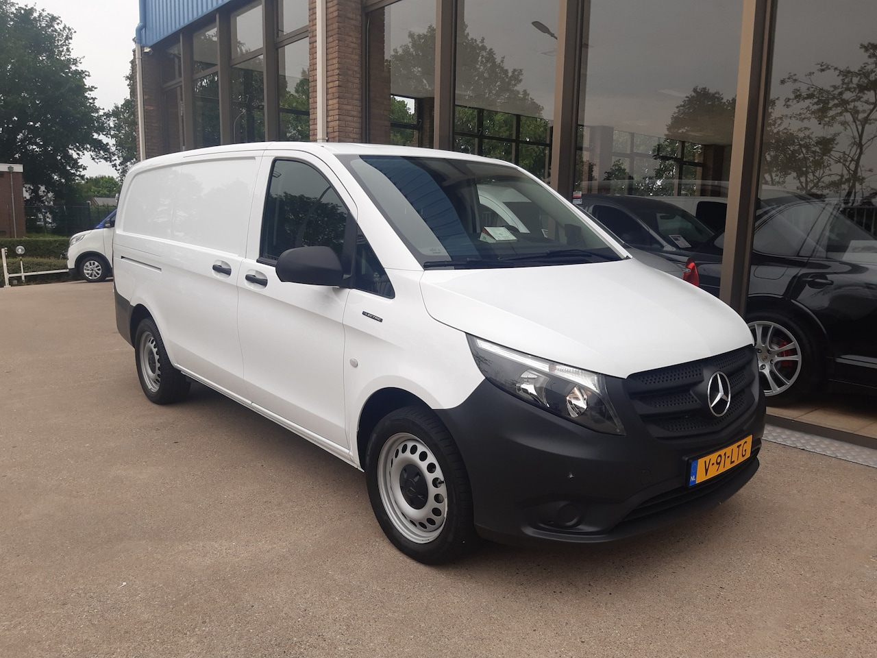 Mercedes-Benz eVito - eVito Lang L2 41 kWh - AutoWereld.nl
