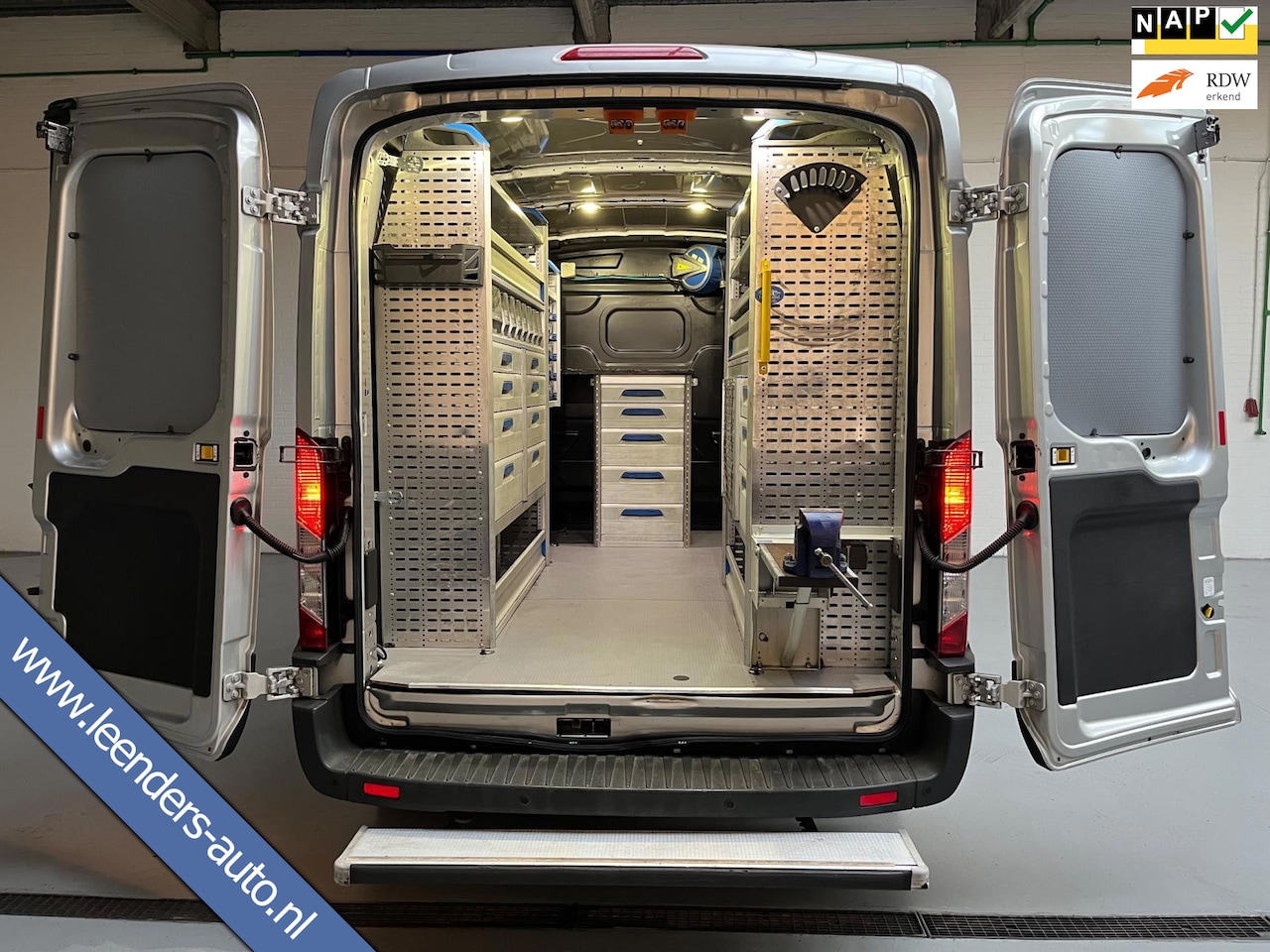 Ford Transit - Servicewagen 350 2.0 TDCI euro6 L2H2 Trend 3Persoons Sortimo inrichting Airco Camera Grijs - AutoWereld.nl